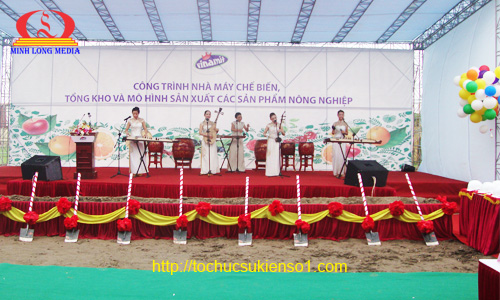 Ban Nhạc Thăng Long biểu diễn trong lễ khởi công