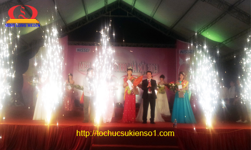 Giây phút đăng quang Miss Nissei Hà Nội 2013